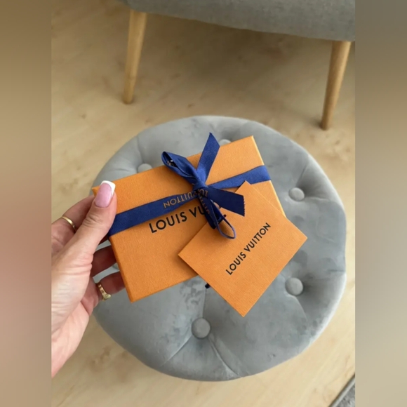 Louis Vuitton Card Holder - Picture 3 of 5